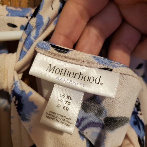 Cold Shoulder Maternity Shirt - Picture 3 of 3